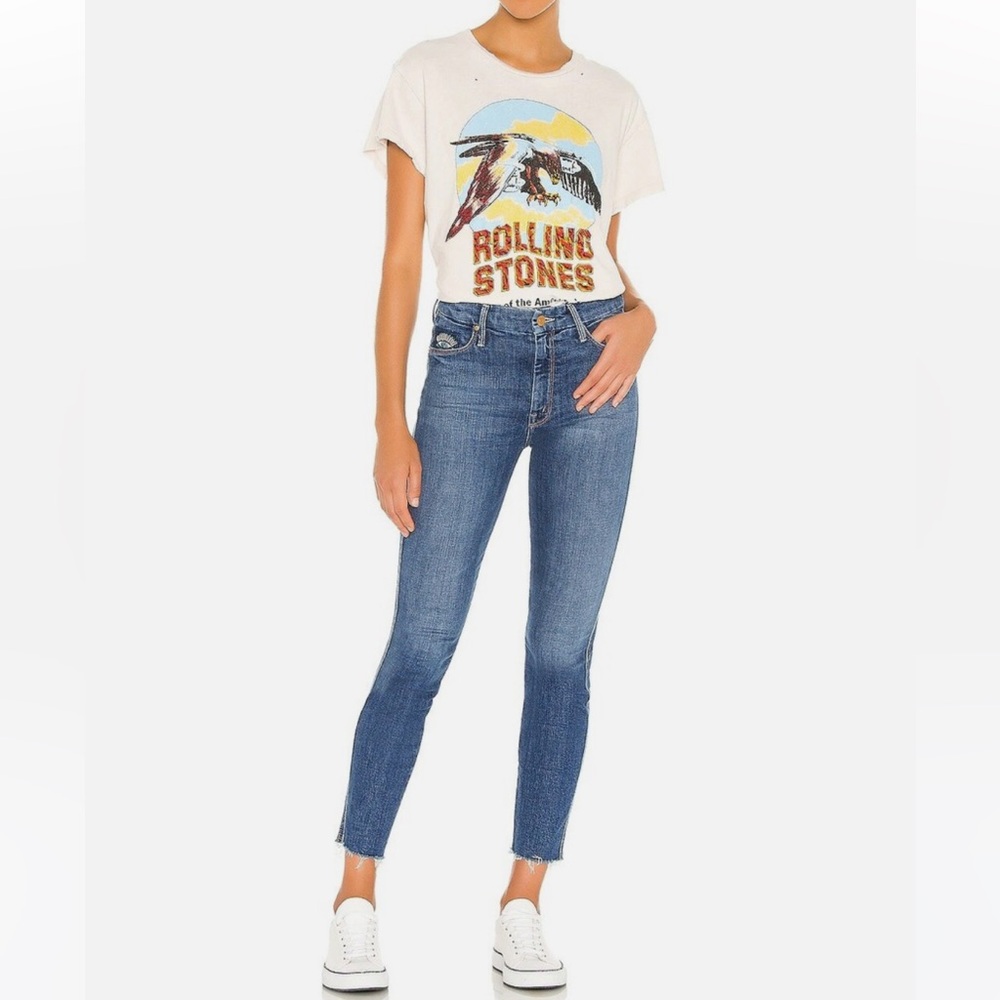 Mother High Waisted Double Looker Ankle
Fray with Embroidery. Women’s Size: 25.